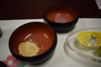 bracken-starch jelly and a kudzu starch cake (soybean flour).
